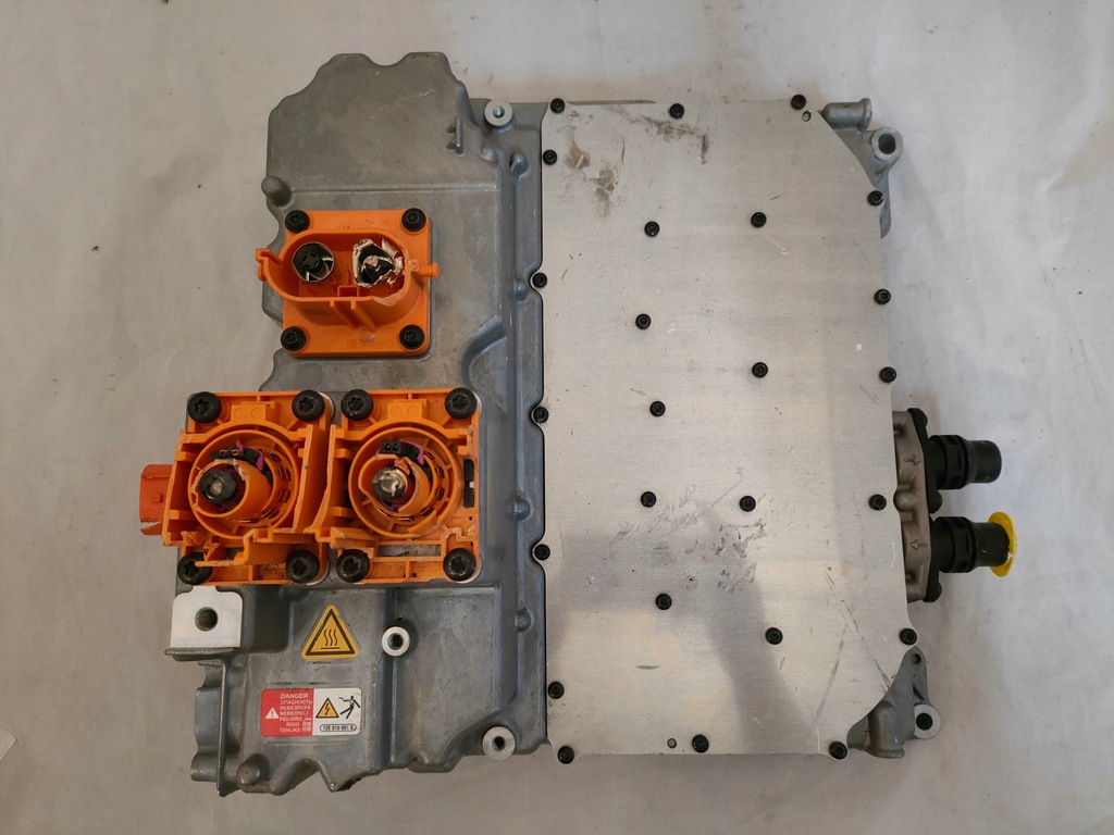 фото №1, Преобразователь напряжения porsche taycan 9j1915539db