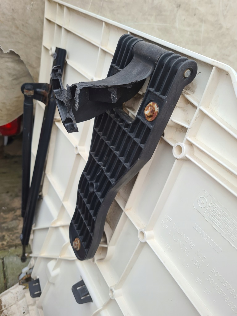 Капот решітка  renault premium lander kerax dxi оригінал Ціна