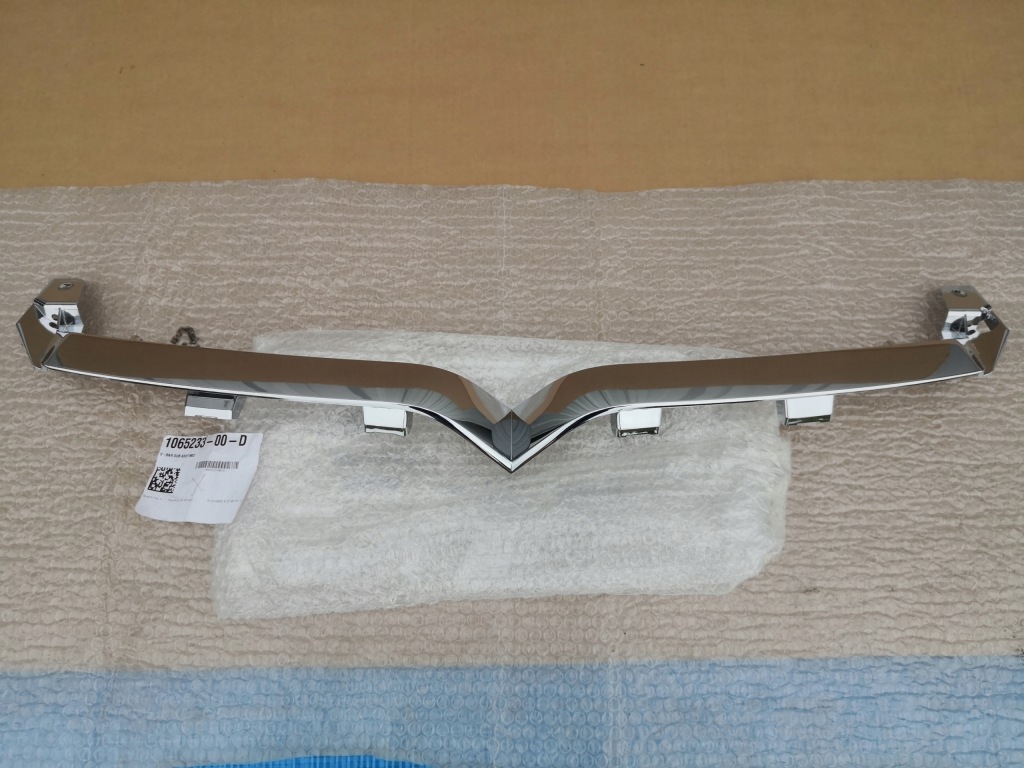 фото №1, Tesla s lift 2016- хром решітка радіатора 1056377-00-f новий