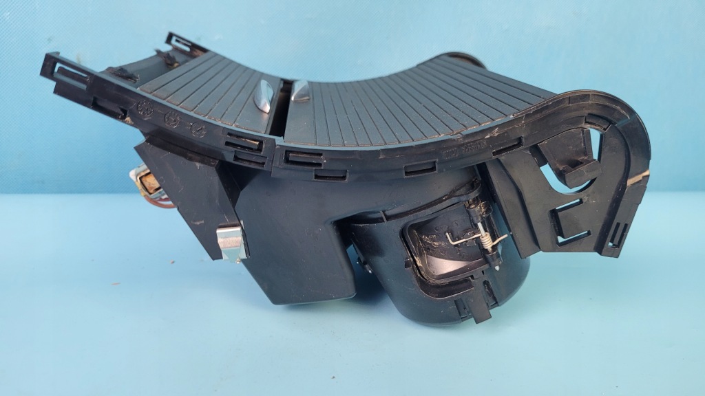 Bmw f48 x1 16r кронштейн бардачок do напитков 9299529 в Украине