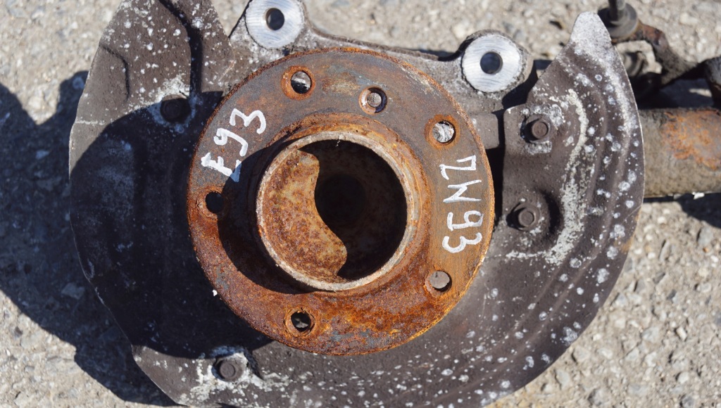 Поворотный кулак амортизатор правый перед bmw e92 e93 Недорого