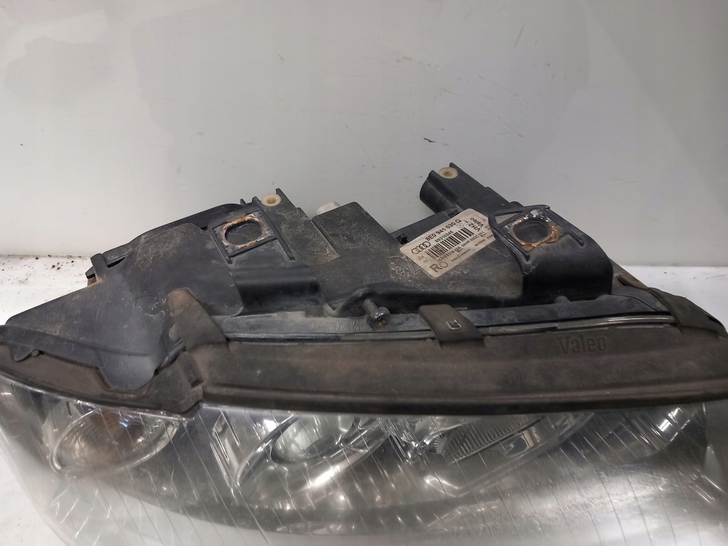 фото №4, Лампа передня права audi a4