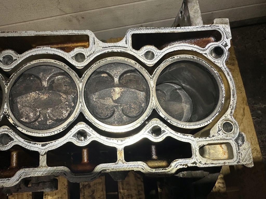 фото №6, Блок двигателя dół wał поршни peugeot 1.6 vti gu35