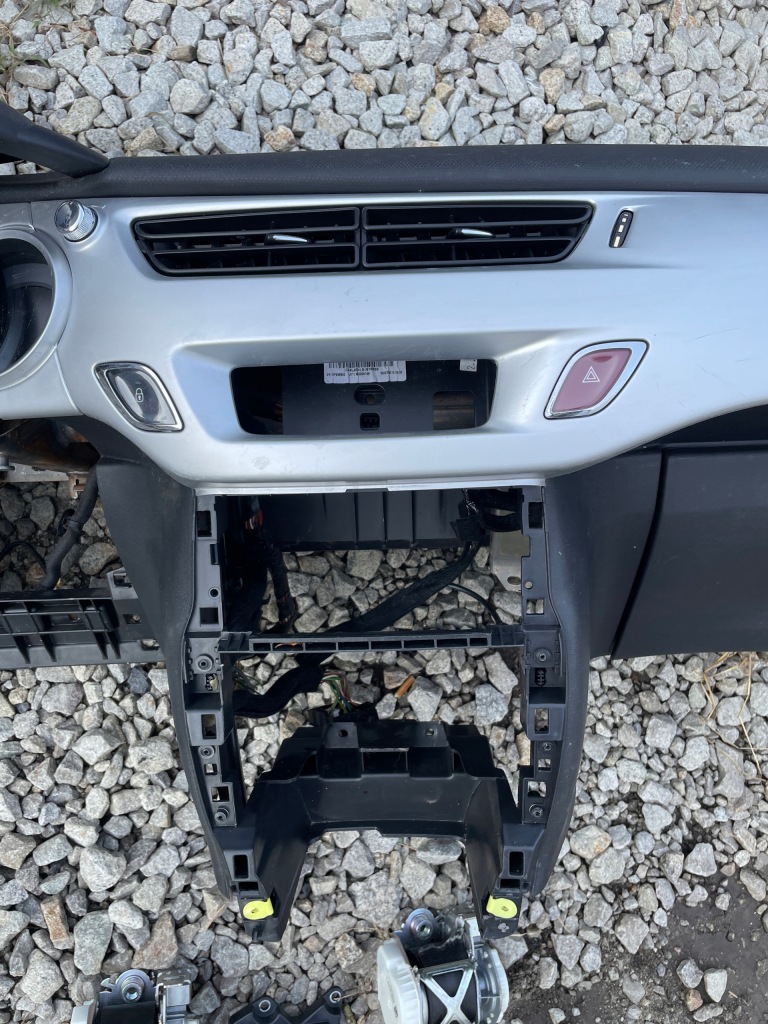 Приборная панель панель  подушка безопасности citroen c3 2 рестайлинг  10-16r ori oem Недорого