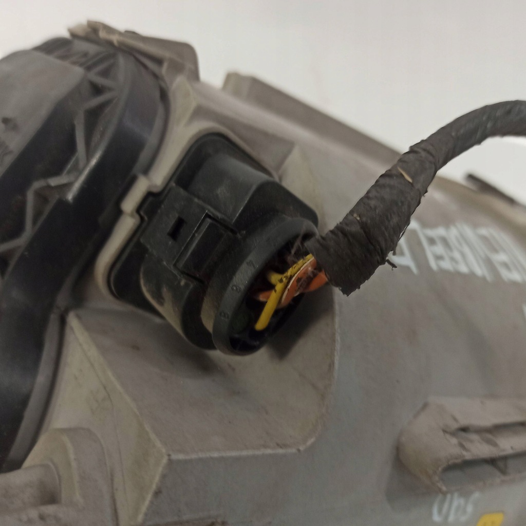 фото №13, Volkswagen new beetle лампа правая перед 0301163202