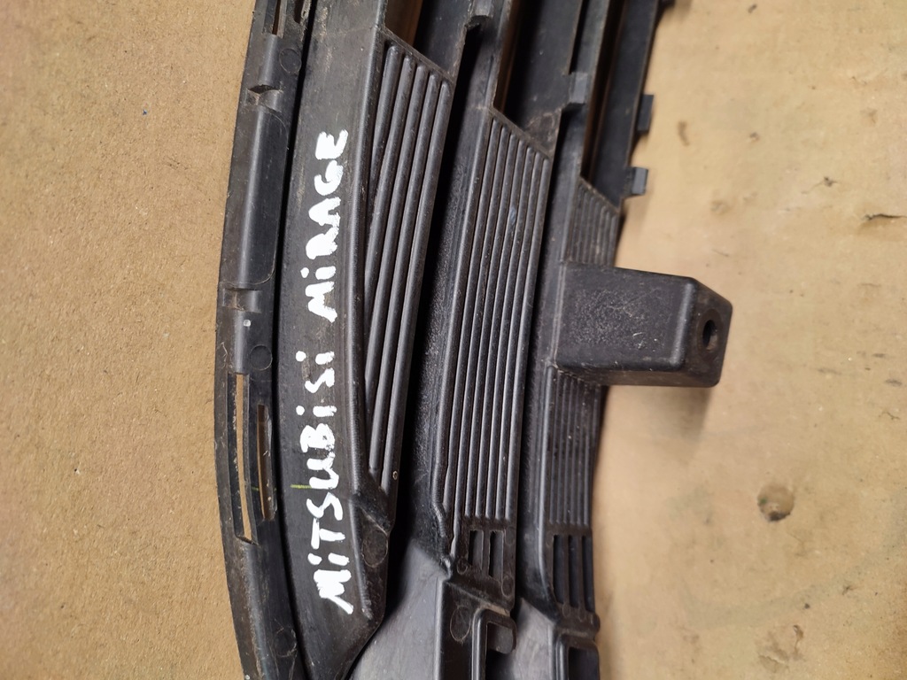 фото №6, Решётка бампера перед средняя mitsubishi mirage