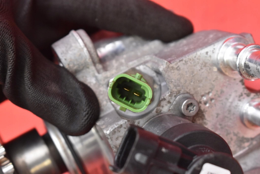 Насос впрыскная 0445010706 g4d39b395aa jaguar xe x760 2.0 d 180 km 14-19 Цена