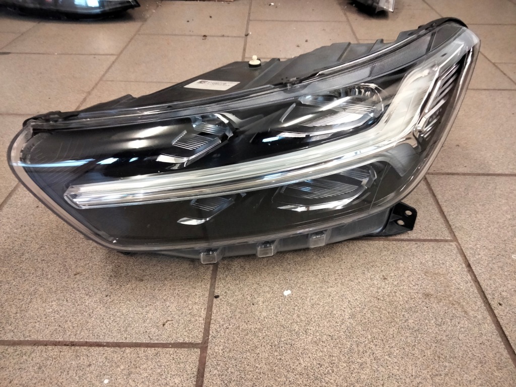 Купити Volvo v40 xc40 2 2 17-22 фара ліва перед передня full led 31446778