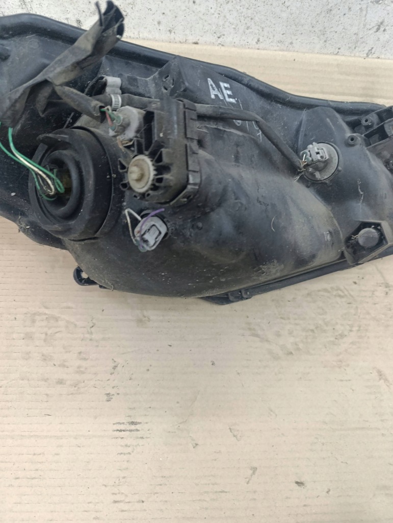 Лампа передняя левая toyota yaris iii 11-15 Киев