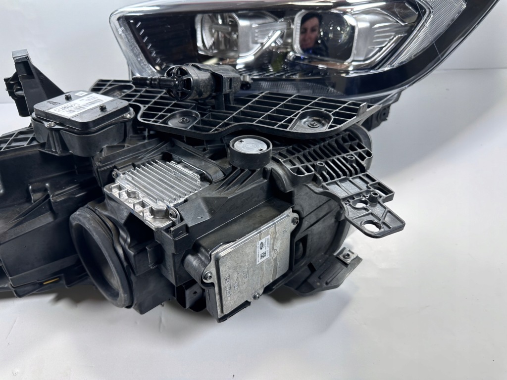 Kuga mk2 рестайлінг  st фара правий ліва ксенон led gv41-13d154-eh gv41-13d155-eh Недорого
