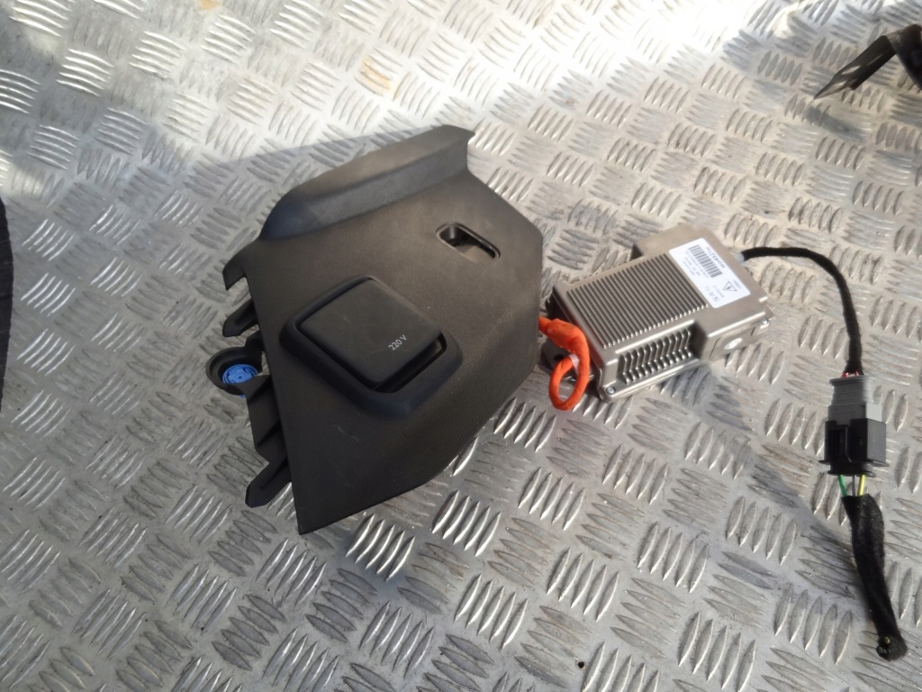 фото №1, Opel combo e 2019 преобразователь напряжения розетка зарядки 9820452180 org