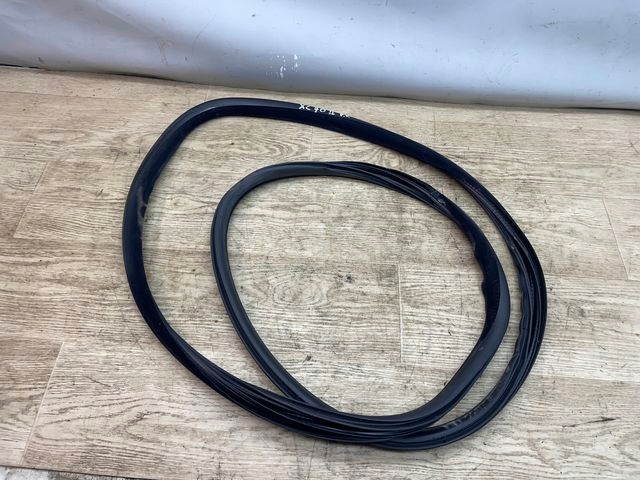 фото №3, Volvo xc70 ii прокладка дверь правый перед