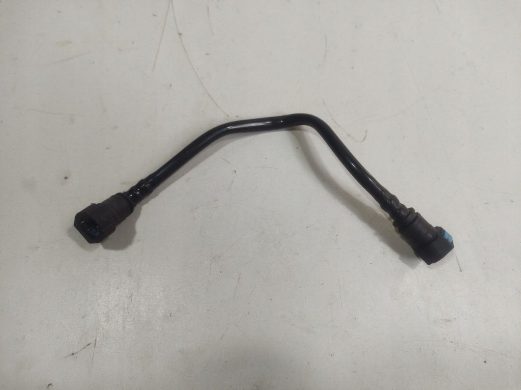 фото №1, Volvo v40 14r - трубка шланг патрубок пального