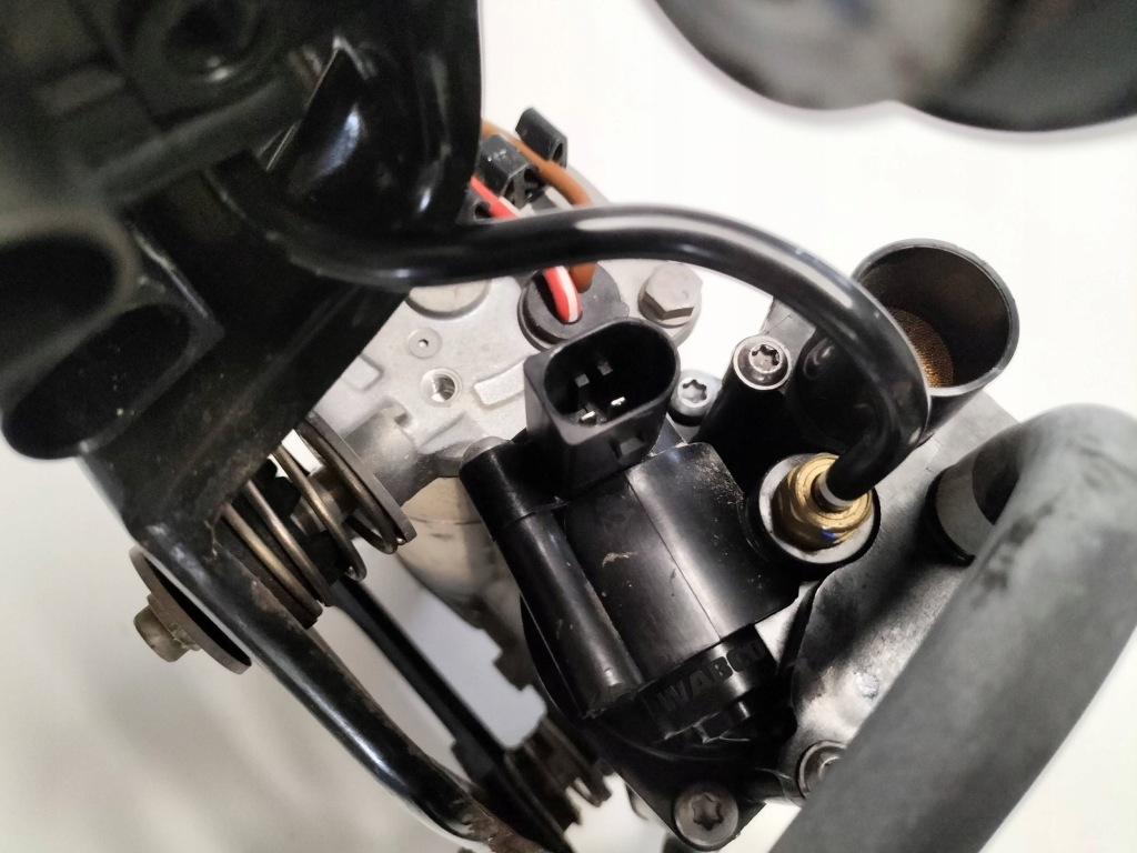 фото №6, Компрессор насос компрессор подвеска bmw f16 x5 f15 f85 f86 6875177