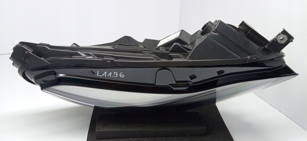 Tesla model 3 y рестайлінг  20- фара перед правий full led європа  1514953-00-c Ціна