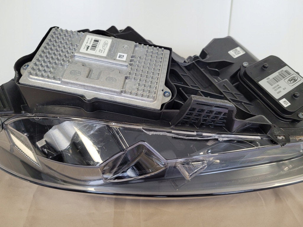 фото №15, Лампа левый перед левая передняя led em2b-13w030-cs ford s-max