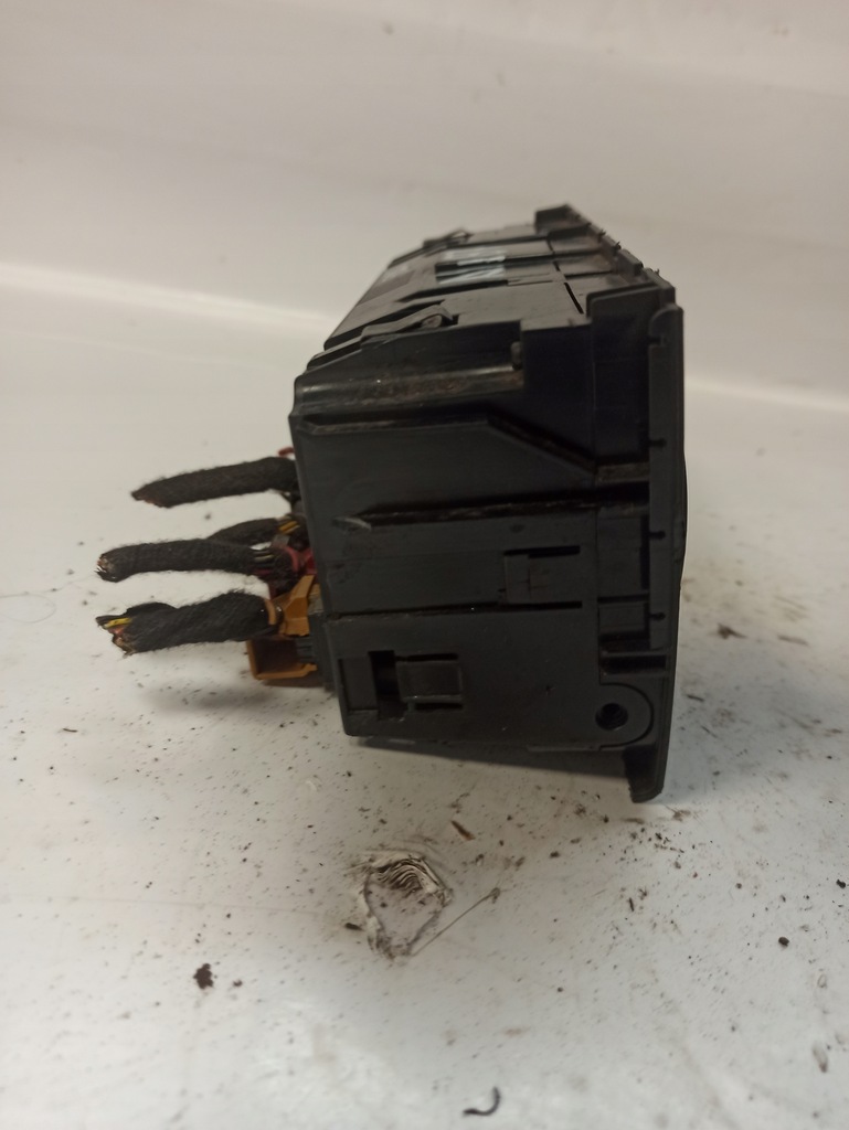 фото №7, Audi a4 b7 панель кондиционера 8e0820043am