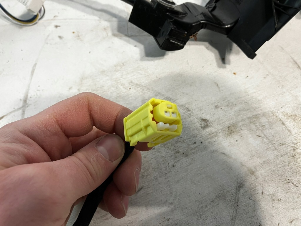 фото №4, Corolla e21 електропроводка двері правий перед 8pin