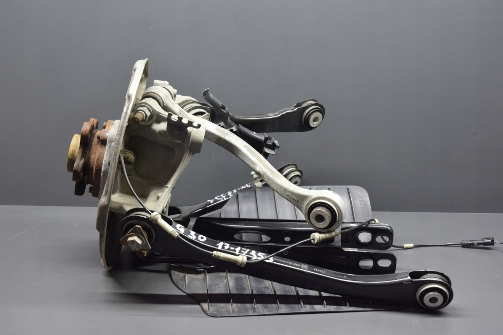 фото №1, Поворотный кулак левая рычаг задняя bmw 5 g30 10828km