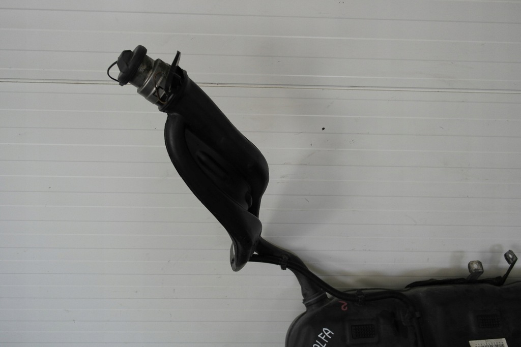 фото №8, Alfa romeo giulietta 10-16 1.6 jtdm бак топлива bak насос комплект оригинальный номер