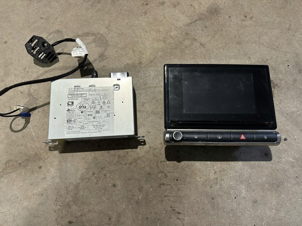 фото №1, Дисплей экран радио навигация citroen c3 iii 9824298580 9822730180