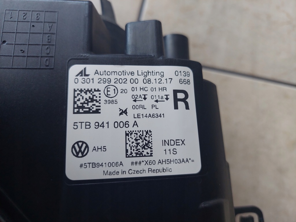 фото №8, Права лампа - звичайна - vw touran iii - 5tb- 2015