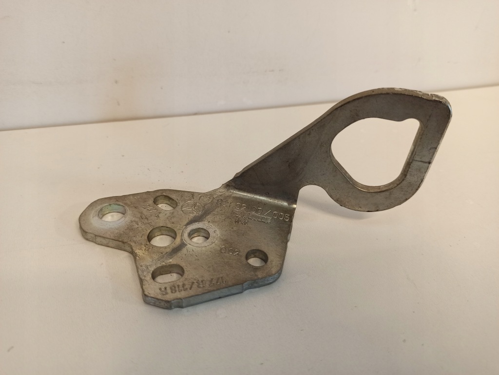 фото №1, Засов сиденье правый mercedes w247 a1779210200