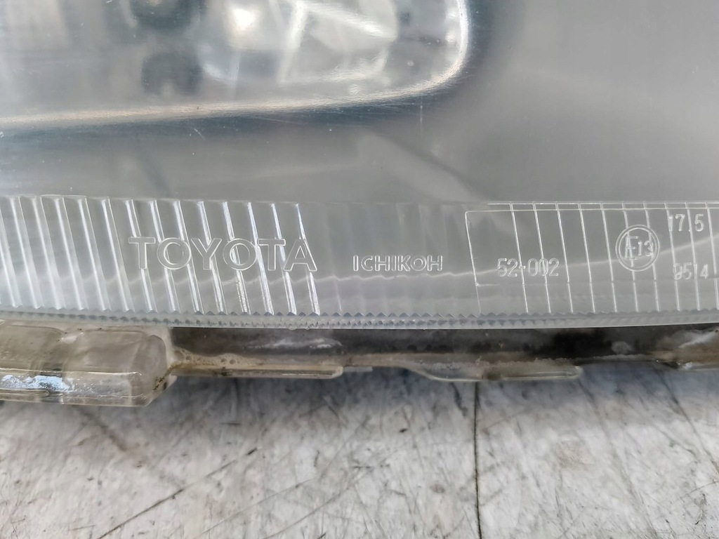 фото №7, Лампа перед права toyota yaris i 52-002