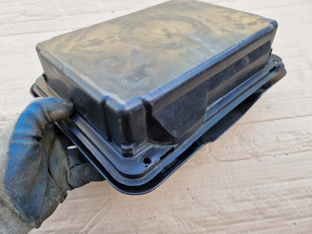 Купити Корпус аптечка mercedes w123 sedan 1238650053