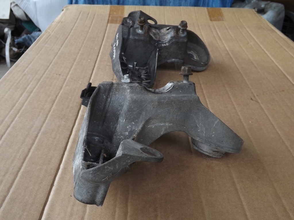 фото №6, Audi a4 b7 1.9 2.0 tdi кронштейн права кронштейн кронштейн двигуна 8e0199352n