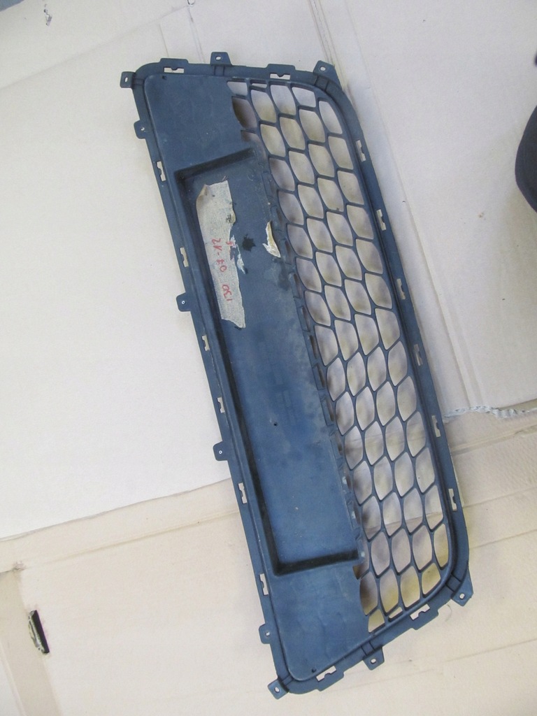 фото №9, Hyundai i30 07-12 решётка средняя бампера c308