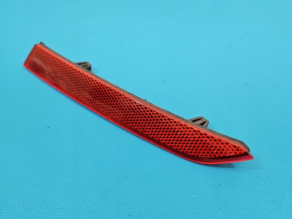Купити Відбивач бампера vw passat b8 3g0945105a