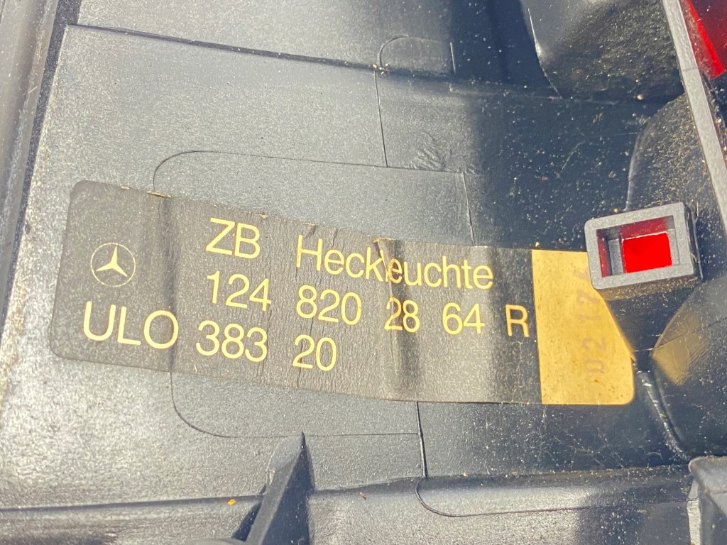 Лампа задня права задній пасажира mercedes w124 kombi s124 1248202864 uszkodzo Зі Шроту