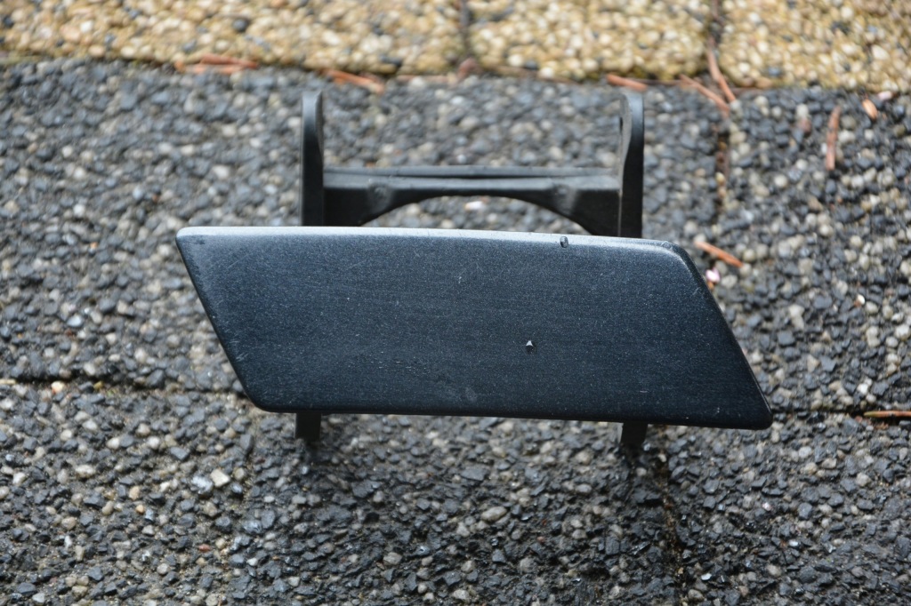 фото №1, Заглушка розпилювача права audi a8 d3 long 4e0900451a