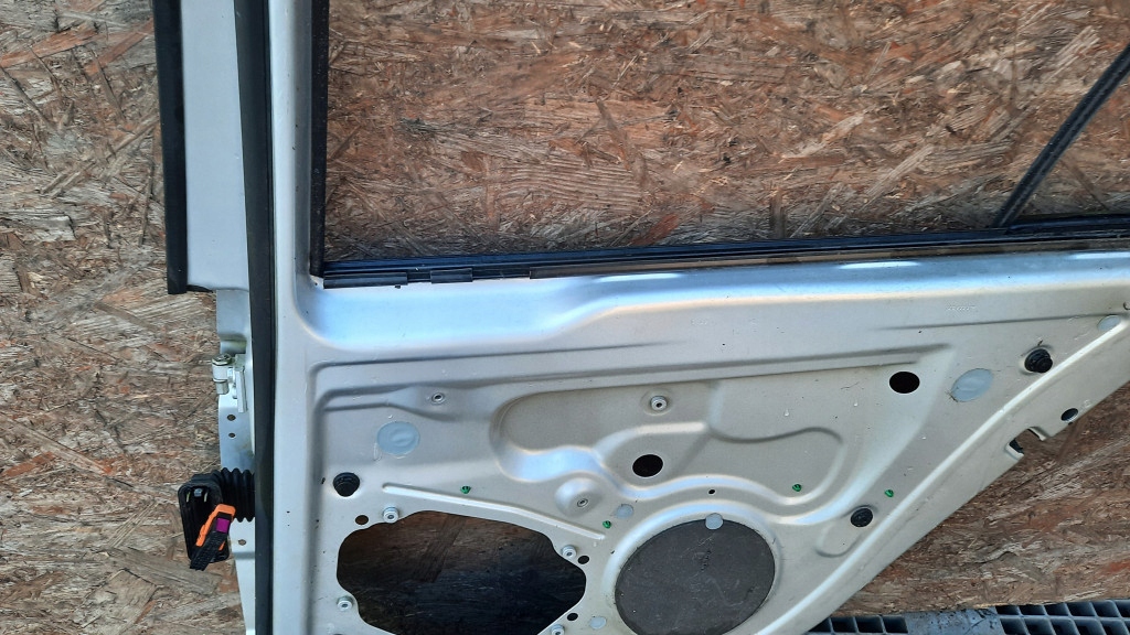 фото №8, Рама рамка дверь правый задняя volkswagen golf v 07r