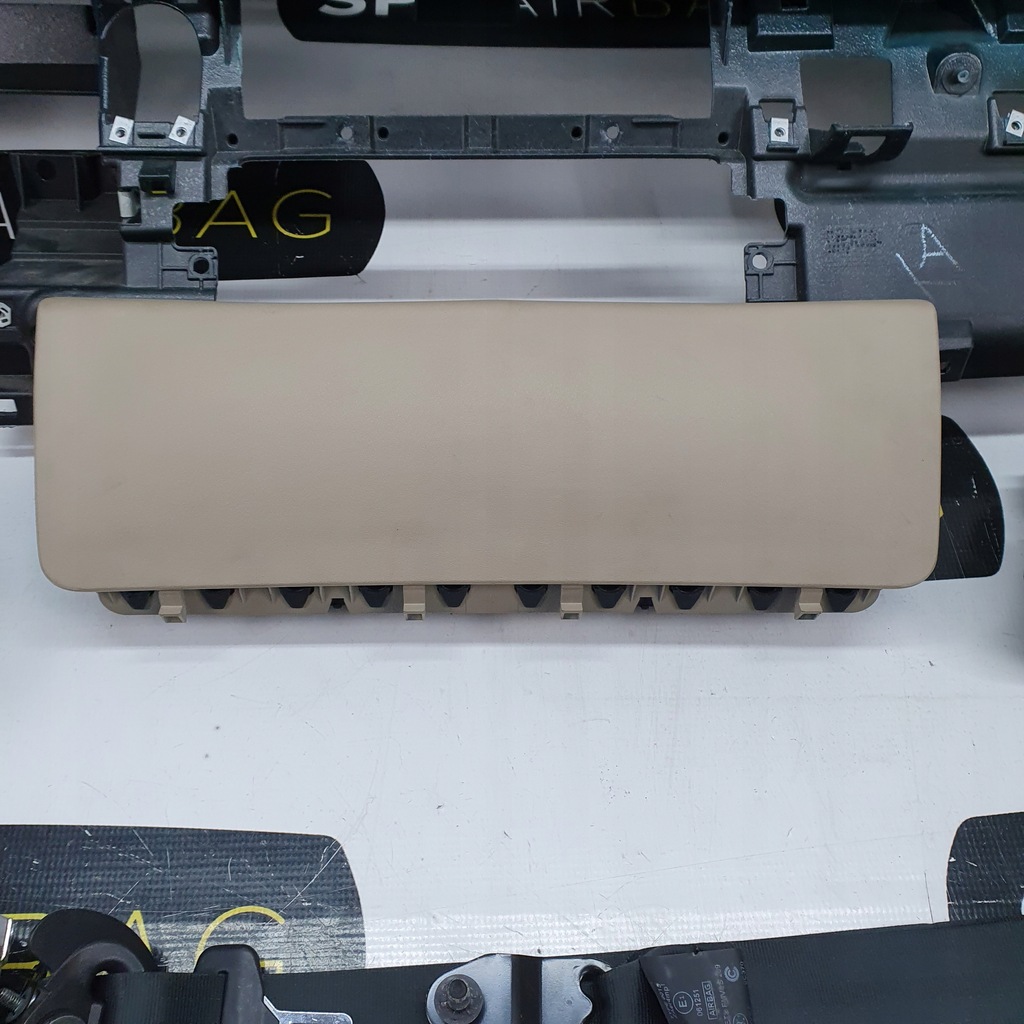 фото №8, Evoque панель приладів консоль подушки безпеки ремені подушка безпеки