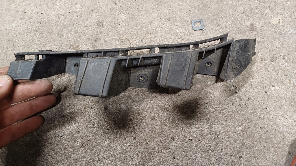 фото №1, Opel corsa d направляющая бампера правый задняя задний 13179904