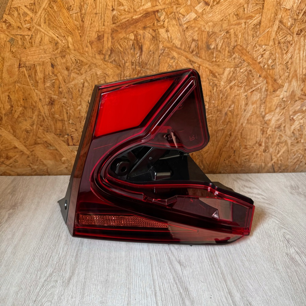 фото №1, Лампа задняя правая крышки toyota c-hr chr lift led 2023 rok 81580-f4130-00