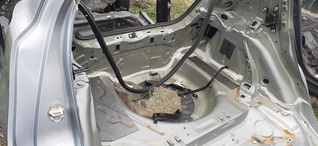 фото №1, Pas задній з піддон -mazda 2 dj