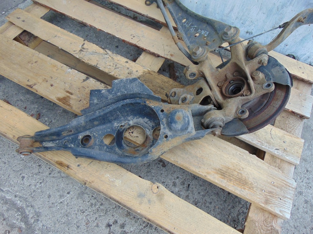фото №4, Поворотный кулак ступица правая задняя toyota rav4 iv 2.2d