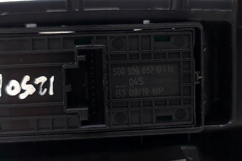 фото №12, Кнопка управление окон задних правых дверь seat ateca kh7 5g0959857g