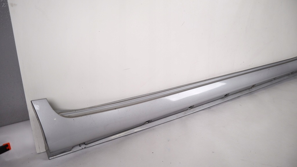 фото №4, Toyota land cruiser 200 молдинг поріг права 1f7