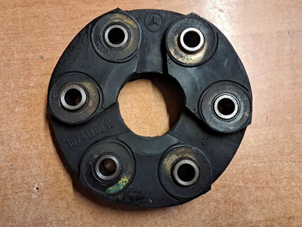 Купити Шарнір вала привідного mercedes 107 sl slc 1074110015