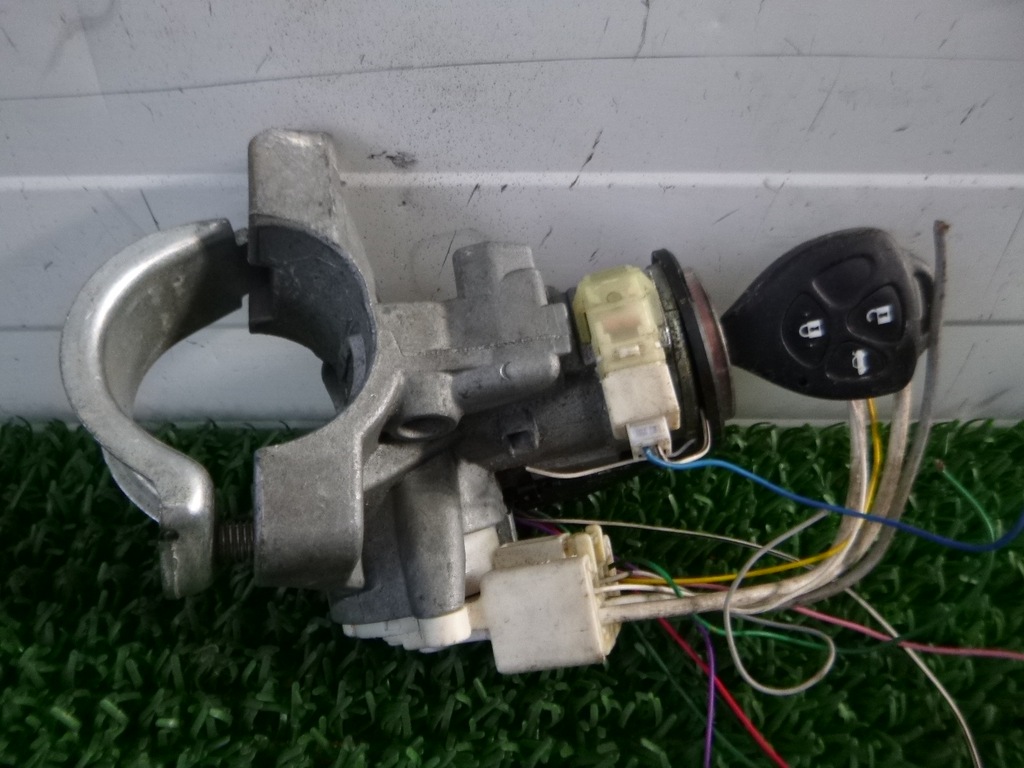 фото №1, Toyota avensis t27 замок запалювання з ключ комплект