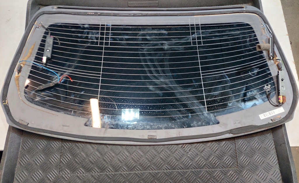 фото №1, Скло задня задня sedan mercedes c 300 w205