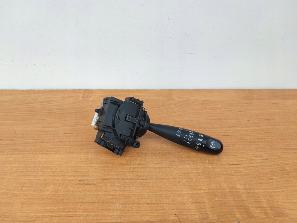 фото №1, Переключатель дворник toyota оригинальный номер 173647