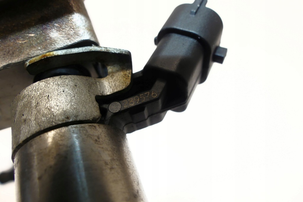 фото №3, Alfa romeo giulia quadrifoglio 2.9 v6 молдинг впрыскная левая + форсунки