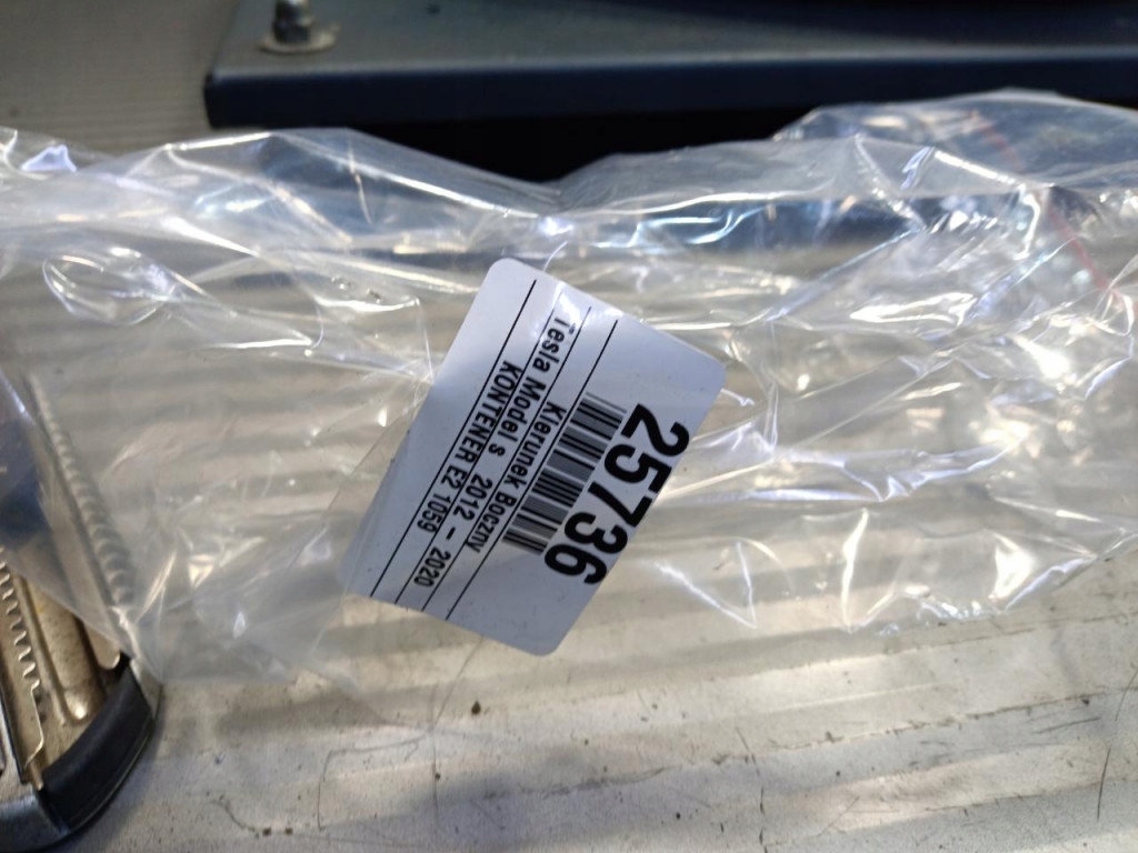 фото №1, Tesla model s поворотник перед лівий