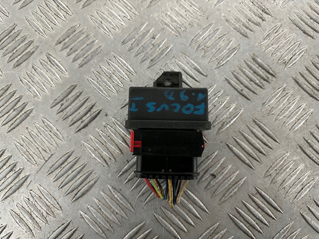 Купити Ford focus mk1 модуль насоса пального bitron штекер 240107