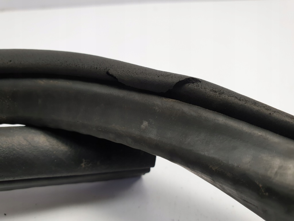 фото №4, Dodge challenger 15- прокладка передніх двері